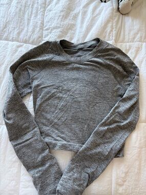 Size 0 Lululemon swiftly tech cropped long sleeve